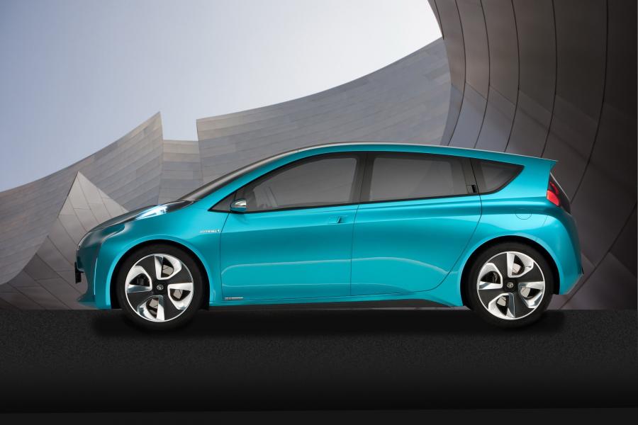  Toyota Prius C Concept 2011 года  (фото 36 из 37)